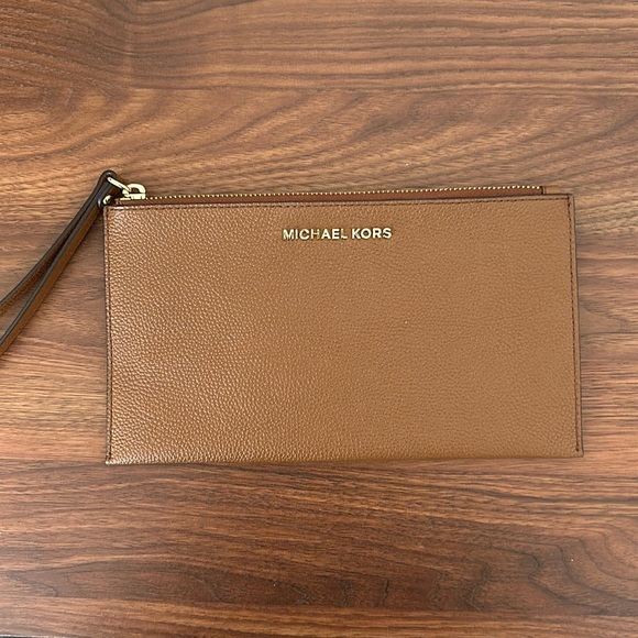 MICHAEL KORS CLUTCH/WRISTLET - Picture 1 of 5
